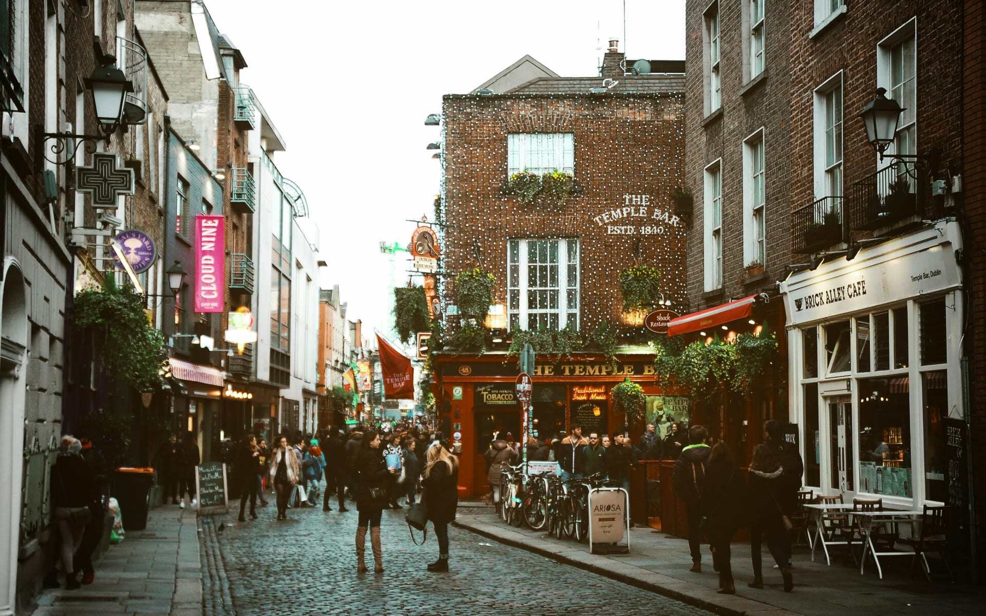 Dublin_streets_ireland_diogo-palhais-tnzzr8HpLhs-unsplash_