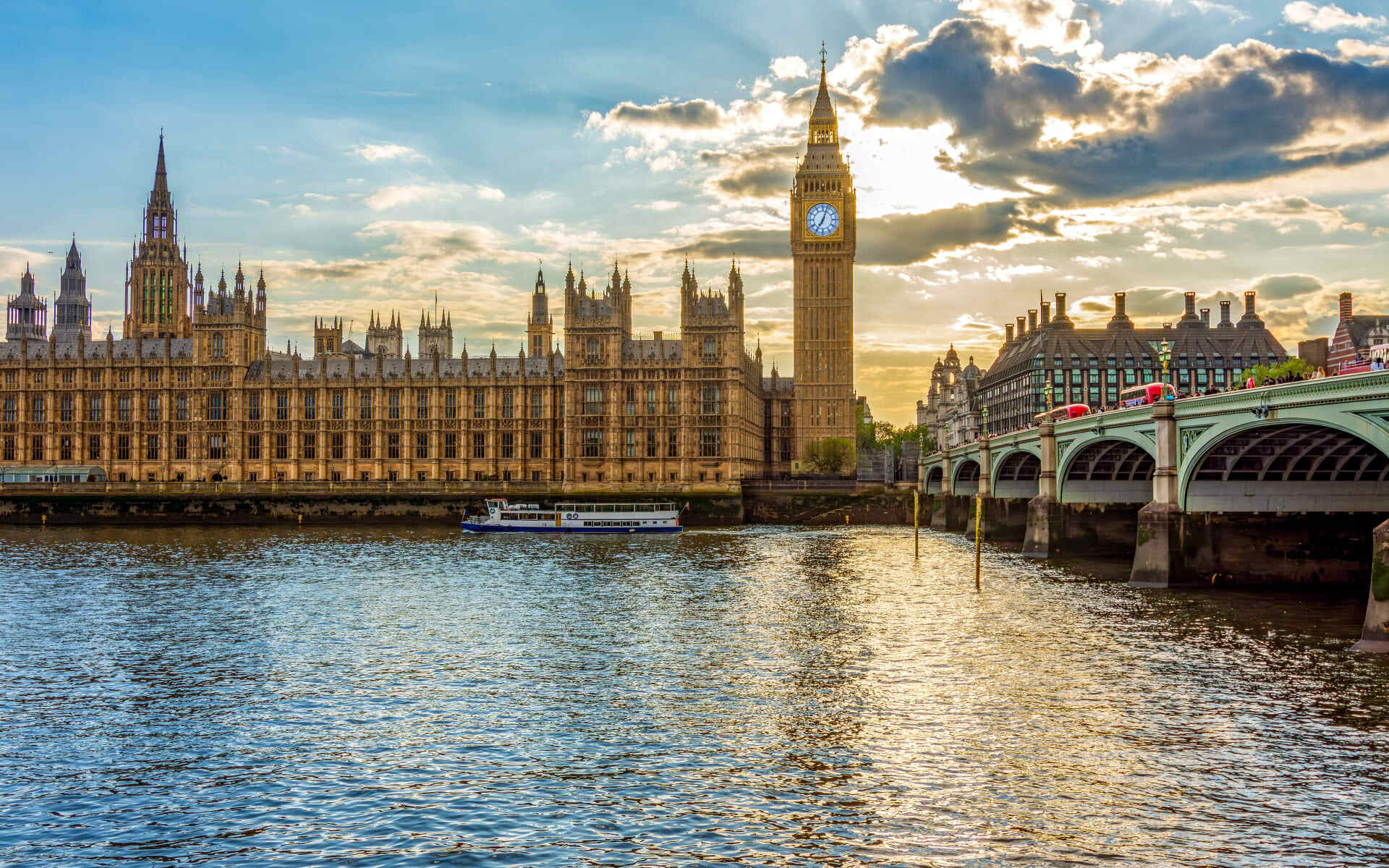 London_England_shutterstock_2485849983_cedpsm