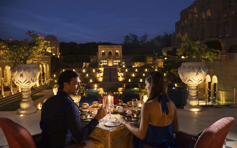 The_Oberoi_Amarvilas_Nightime_Dining_Overlooking_the_Garden_rjuprf-1