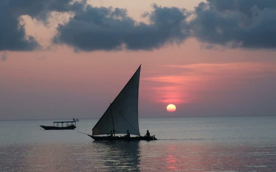 Zanzibar_ boat_sunset_camilla-frederiksen-DDBQWBv-nmk-unsplash