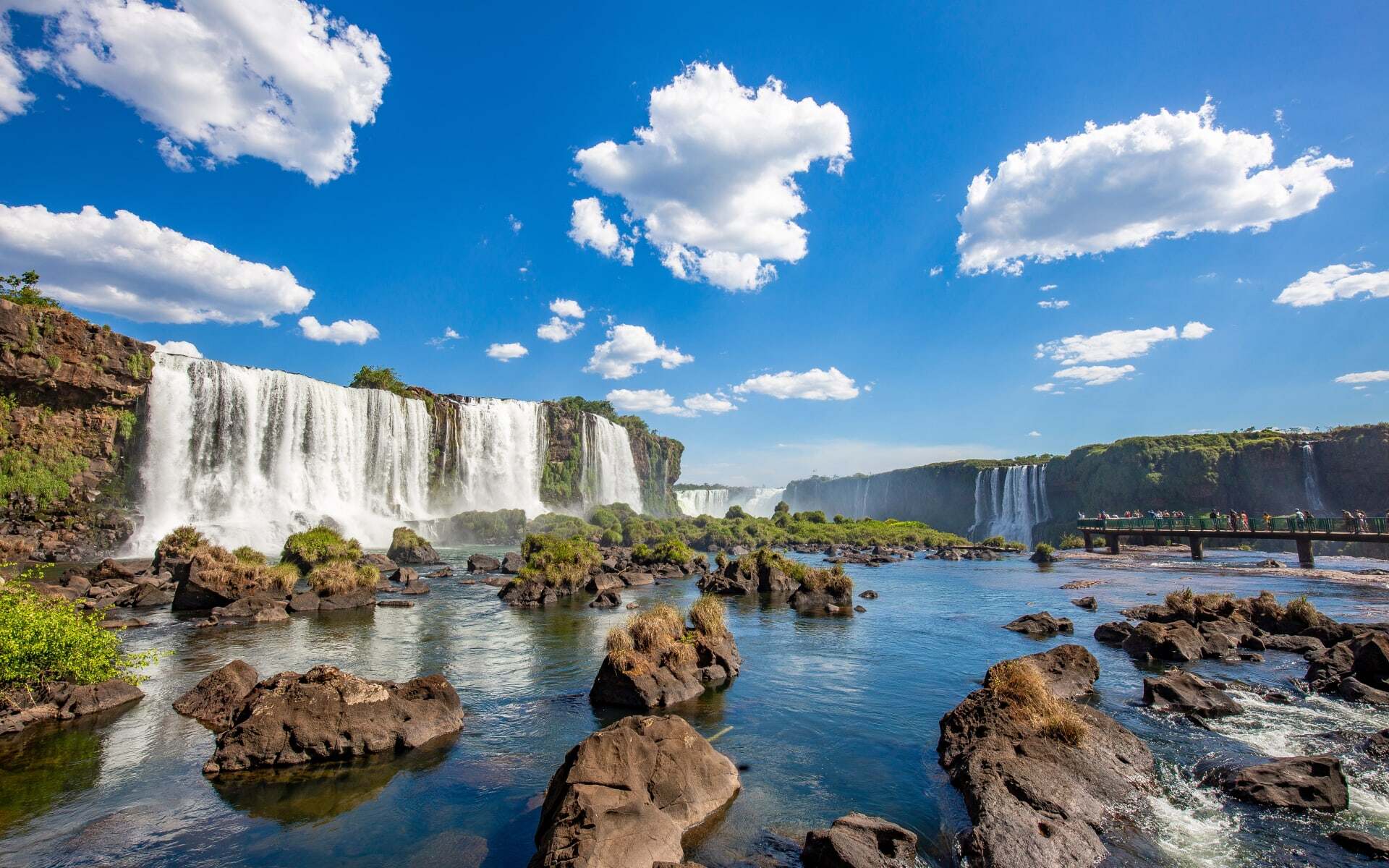 Arrive at the Iguazu falls and relax