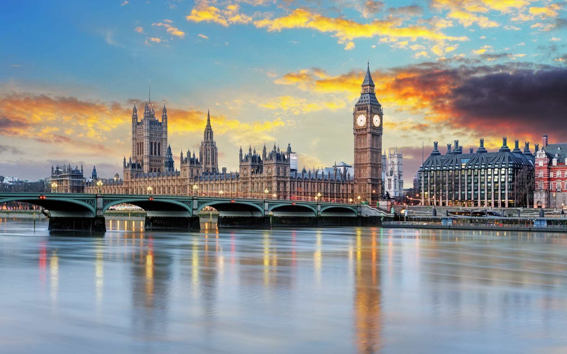 London skyline looks vibrant ahead of a gentle sunset.