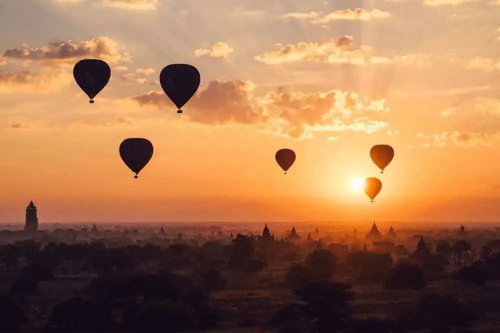 hot-air-balloons-bagan-myanmar-2