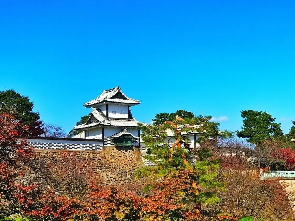 kenrokuen-landscape-gardens-kanazawa-japan