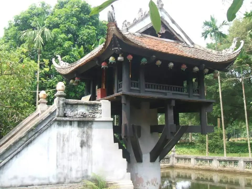 one-pillar-pagoda-hanoi-vietnam