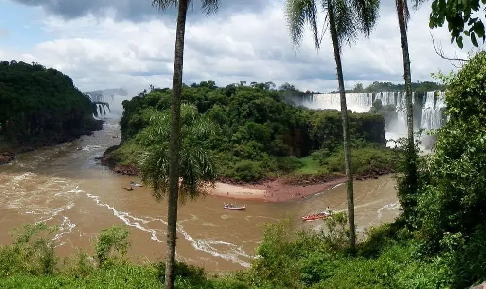 river-cruising-at-iguazu-falls-argentina