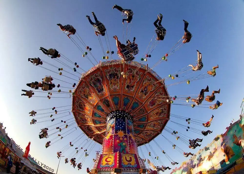 swinging-carnival-ride-1