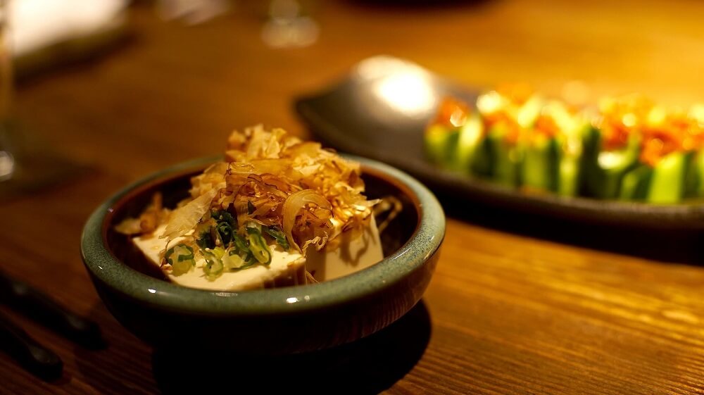 Japan Food Guide - Japanese kaiseki banquet dish of tofu